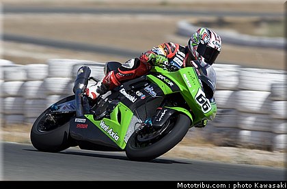 kawasaki_zx10r_team_sbk_2011_fujiwara_03.jpg