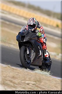 kawasaki_zx10r_team_sbk_2011_fujiwara_06.jpg