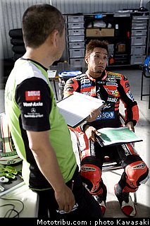 kawasaki_zx10r_team_sbk_2011_fujiwara_11.jpg