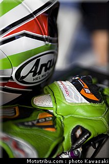 kawasaki_zx10r_team_sbk_2011_fujiwara_12.jpg