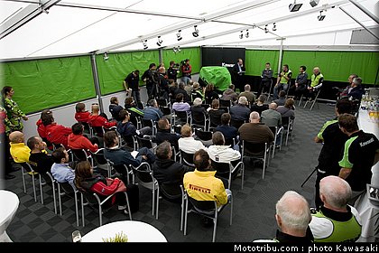 kawasaki_zx10r_team_sbk_2011_nurburgring_2010_08.jpg