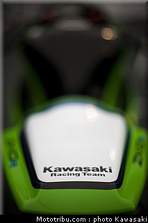 kawasaki_zx10r_team_sbk_2011_nurburgring_2010_09.jpg