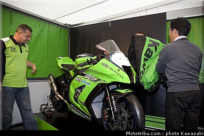 kawasaki_zx10r_team_sbk_2011_nurburgring_2010_15.jpg