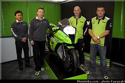 kawasaki_zx10r_team_sbk_2011_nurburgring_2010_16.jpg