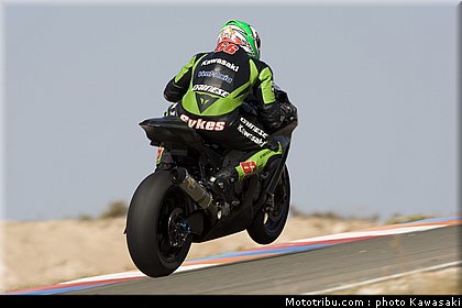 kawasaki_zx10r_team_sbk_2011_sykes_12.jpg