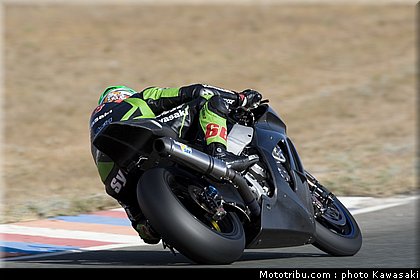 kawasaki_zx10r_team_sbk_2011_sykes_16.jpg