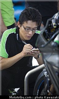 kawasaki_zx10r_team_sbk_2011_team_kawasaki_06.jpg