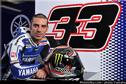 superbike_yamaha_racing_team_001_melandri.jpg