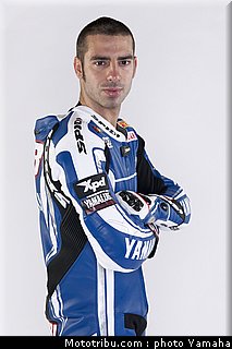 superbike_yamaha_racing_team_003_melandri.jpg