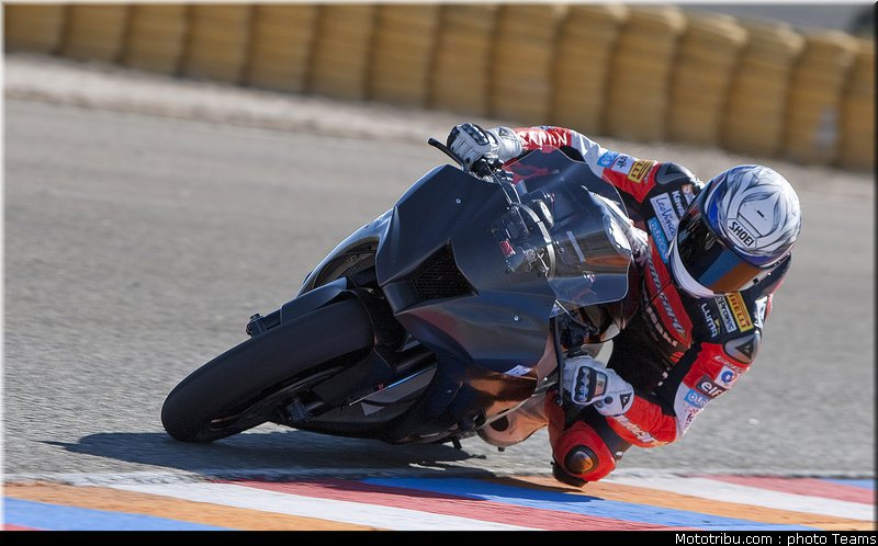 sbk_2011_tests_lascorz_03