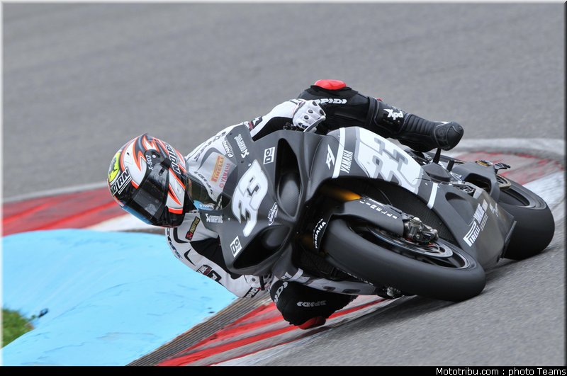 sbk_2011_tests_melandri_3