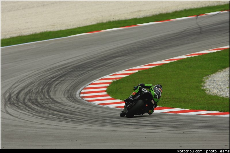 sbk_2011_tests_sykes_17