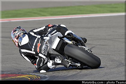 sbk_2011_tests_haga_10.jpg