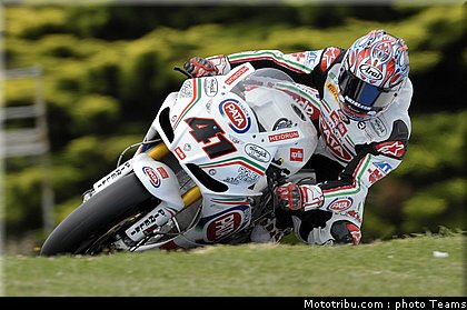 sbk_2011_tests_haga_15.jpg