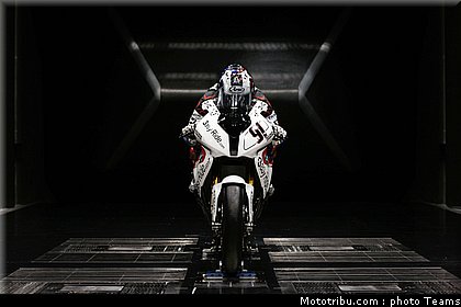 sbk_2011_tests_haslam_04.jpg
