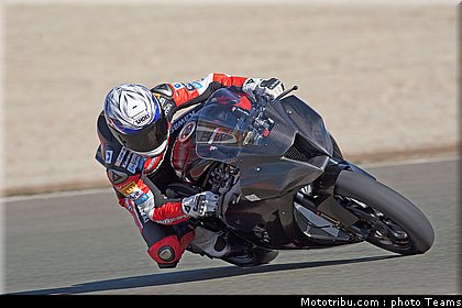 sbk_2011_tests_lascorz_04.jpg