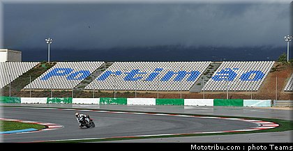 sbk_2011_tests_melandri_4.jpg