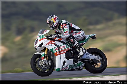 sbk_2011_tests_rea_03.jpg
