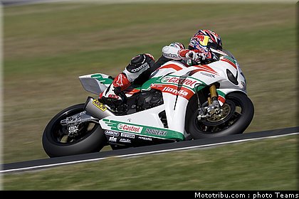 sbk_2011_tests_rea_08.jpg