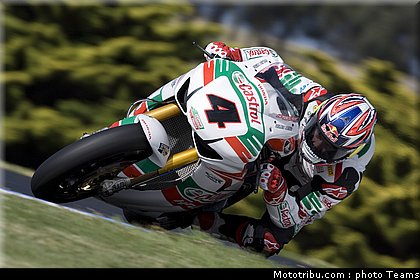 sbk_2011_tests_rea_09.jpg
