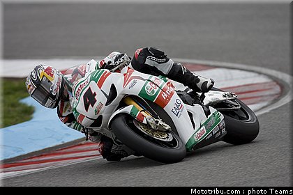 sbk_2011_tests_rea_11.jpg