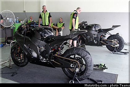 sbk_2011_tests_sykes_21.jpg