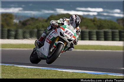 sbk_2011_tests_xaus_03.jpg