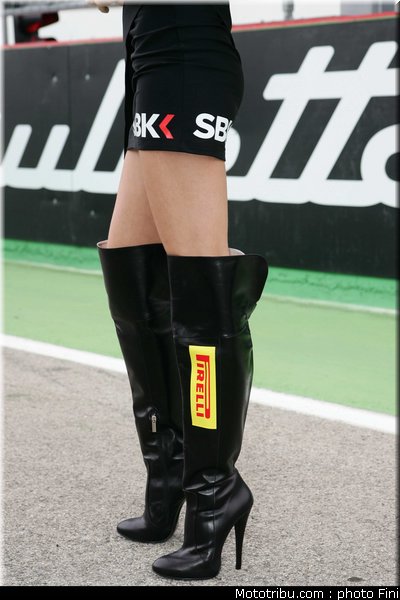 superbike_pit_babe_010_imola_2012