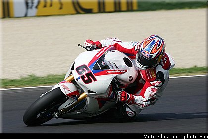 superbike_rea_008_imola_2012.jpg