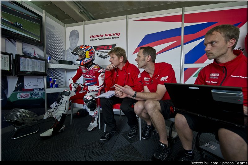 superbike_rea_011_imola_2012