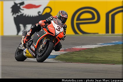superbike_biaggi_003_pays_bas_assen_2012.jpg