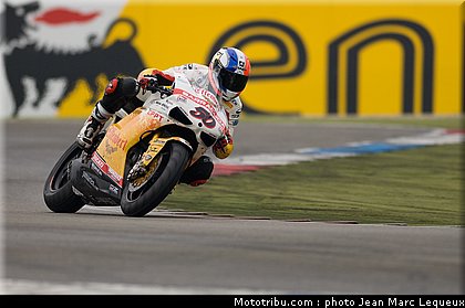superbike_guintoli_004_pays_bas_assen_2012.jpg