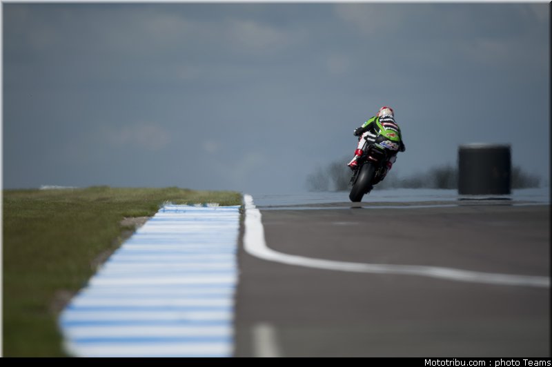 superbike_baz_007_wsbk_2012_angleterre_donington