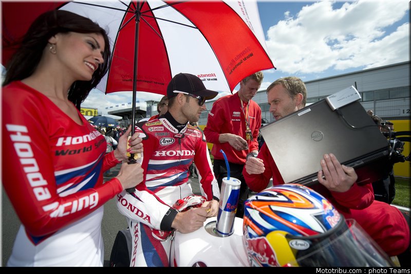 superbike_pitbabe_021_wsbk_2012_angleterre_donington