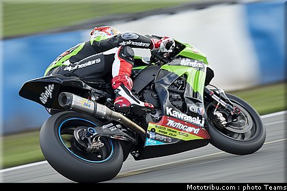 superbike_baz_006_wsbk_2012_angleterre_donington.jpg