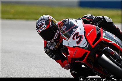 superbike_biaggi_003_wsbk_2012_angleterre_donington.jpg