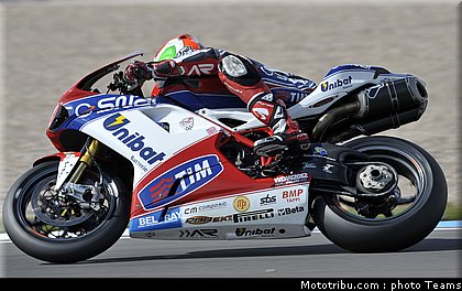 superbike_giugliano_001_wsbk_2012_angleterre_donington.jpg