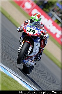 superbike_giugliano_003_wsbk_2012_angleterre_donington.jpg