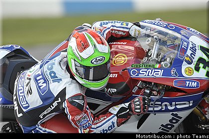 superbike_giugliano_004_wsbk_2012_angleterre_donington.jpg