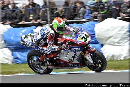 superbike_giugliano_005_wsbk_2012_angleterre_donington.jpg