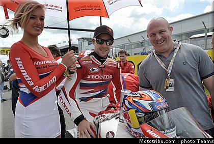 superbike_pitbabe_011_wsbk_2012_angleterre_donington.jpg