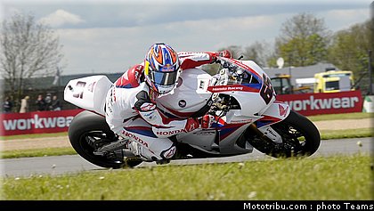 superbike_rea_002_wsbk_2012_angleterre_donington.jpg