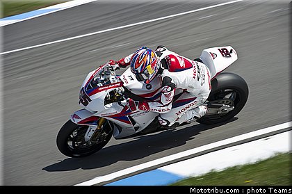 superbike_rea_004_wsbk_2012_angleterre_donington.jpg