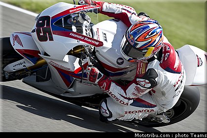 superbike_rea_011_wsbk_2012_angleterre_donington.jpg
