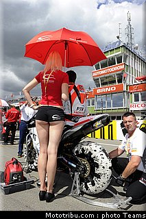 sbk_pitbabe_035_republique_tcheque_brno_2012.jpg