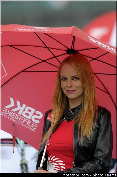 sbk_pitbabe_005angleterre_silverstone_2012