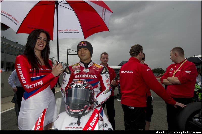 sbk_pitbabe_019angleterre_silverstone_2012