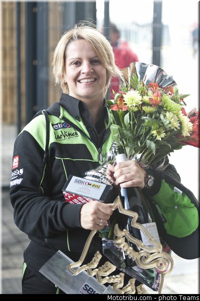 sbk_pitbabe_020angleterre_silverstone_2012