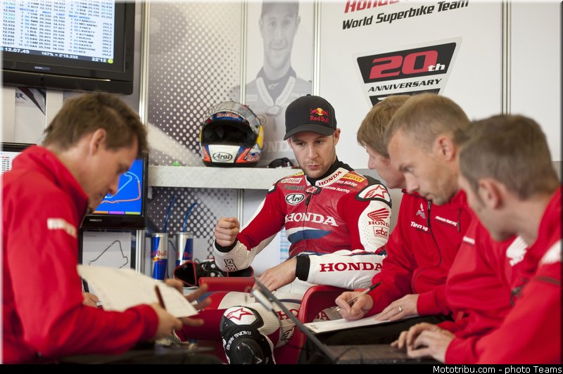 sbk_rea_004angleterre_silverstone_2012