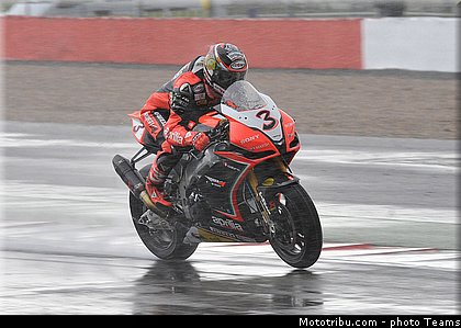 sbk_biaggi_007angleterre_silverstone_2012.jpg